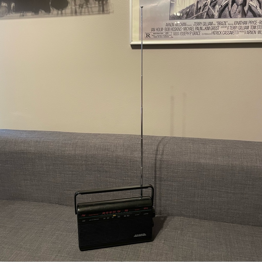 TESTED WORKS SoundDesign AM/FM Portable Radio Model 2224BLK Black